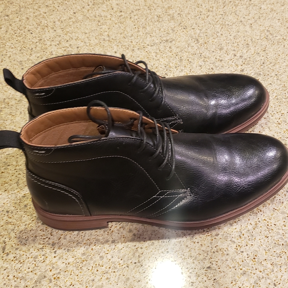 Men's size 11 black boots